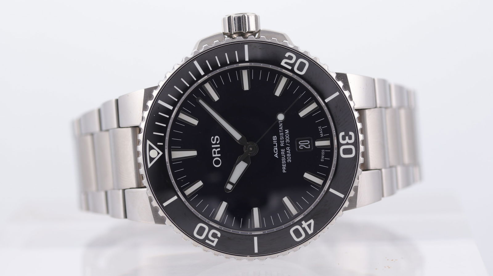 Oris Aquis Date Automatic with Box and Papers 2022: Brand: Oris Model Name: Aquis Reference: 7730 Movement: Automatic Movement calibre: Oris Calibre 733 Year: 2022 Box: Full Box Papers: Full Set Papers Dial shape: Circular Dial colour: Blue Dial featur