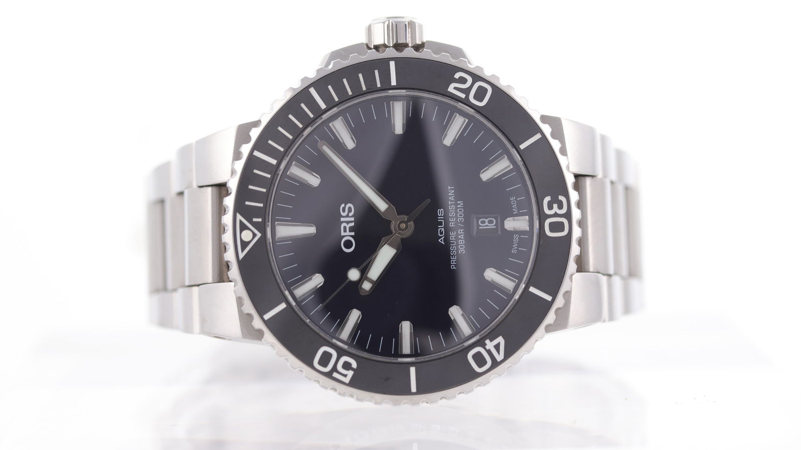 Oris Aquis Date Automatic Ref 7730: Brand: Oris Model Name: Aquis Reference: 7730 Movement: Automatic Movement calibre: Oris Calibre 733 Dial shape: Circular Dial colour: Blue Dial features: Deep blue sunburst dial with applied hour mar