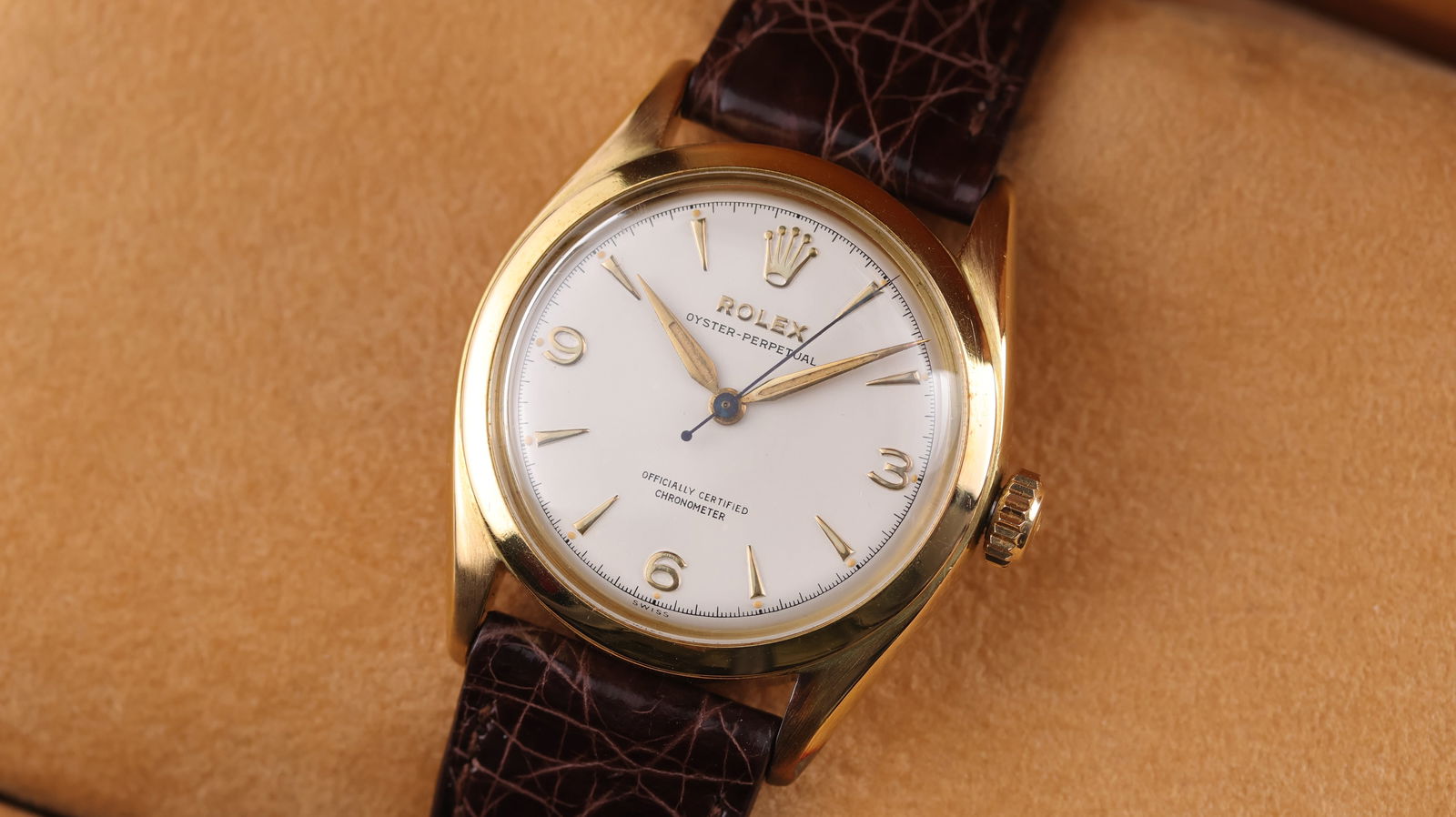 Rare Vintage Rolex Oyster Perpetual 'Pre-Explorer' Reference 6084 18ct Yellow Gold Circa 1952: Brand: Rolex Model Name: Oyster Perpetual Reference: 6084 Movement: Automatic Movement calibre: Rolex calibre 645 Year: Circa 1952 Box: Accompanying Box Box features: Later Rolex inner and outer box D