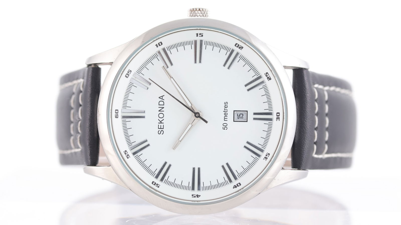 *To Be Sold Without Reserve* Sekonda Date Quartz: Brand: Sekonda Model Name: Quartz Movement: Quartz Dial shape: Circular Dial colour: White Dial features: Silver dual baton hour markers. with an outer minutes track. Quick set date aperture at
