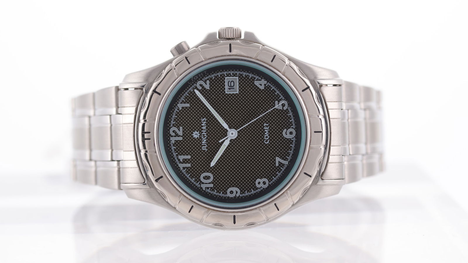 *To Be Sold Without Reserve* Junghans Comet Ref 41.4532 with Box Circa 1990's: Brand: Junghans Model Name: Comet Reference: 41.4532 Movement type: Quartz Year: Circa 1990's Box: inner box Dial shape: Circular Dial colour: Grey/Black Dial features: Two tone spotted dial