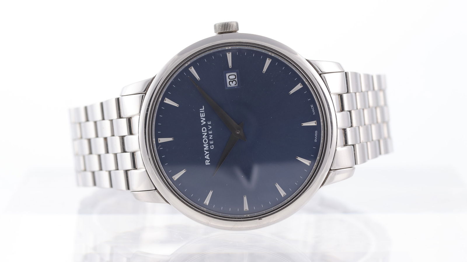Raymond Weil Tango Ref 5488: Brand: Raymond Weil Model Name: Tango Reference: 5488 Movement type: Quartz Dial shape: Circular Dial colour: Blue Dial features: pointed hour markers, date aperture Case size: Approx 39mm