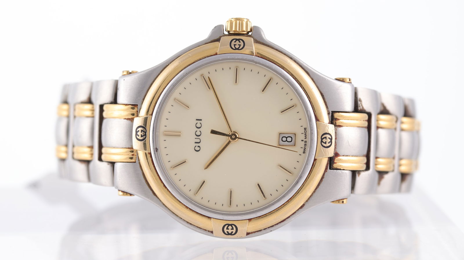 Gucci Vintage Ref 9040M: Brand: Gucci Model Name: Vintage Reference: 9040M Movement type: Quartz Dial shape: Circular Dial colour: Cream