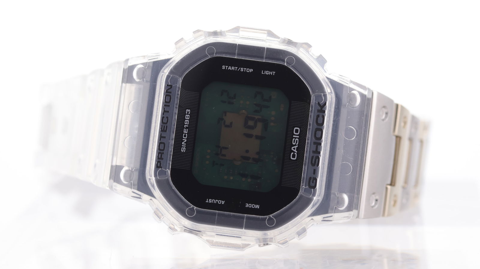 *To Be Sold Without Reserve* Casio G-Shock 40th Anniversary 'Clear Remix' Ref DWE-5640RX-7DR with Bo: Brand: Casio Model Name: G-Shock Reference: DWE-5640RX-7DR Movement type: Quartz Movement calibre: Casio 3526 Year: 2025 Box: Full Box Papers: Full Set Papers Papers features: Blank papers