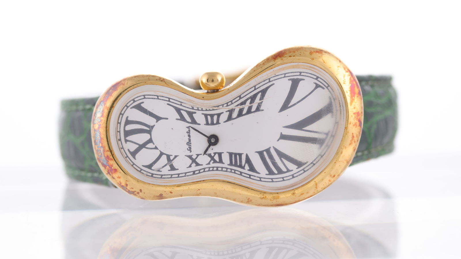 Softwatch Exaequo Ref 91004 with Box: Brand: Softwatch Model Name: Exaequo Reference: 91004 Movement type: Quartz Dial shape: Pebble Dial colour: White Dial features: Roman numerals Case size: 27mm by 47mm Case material: Gold