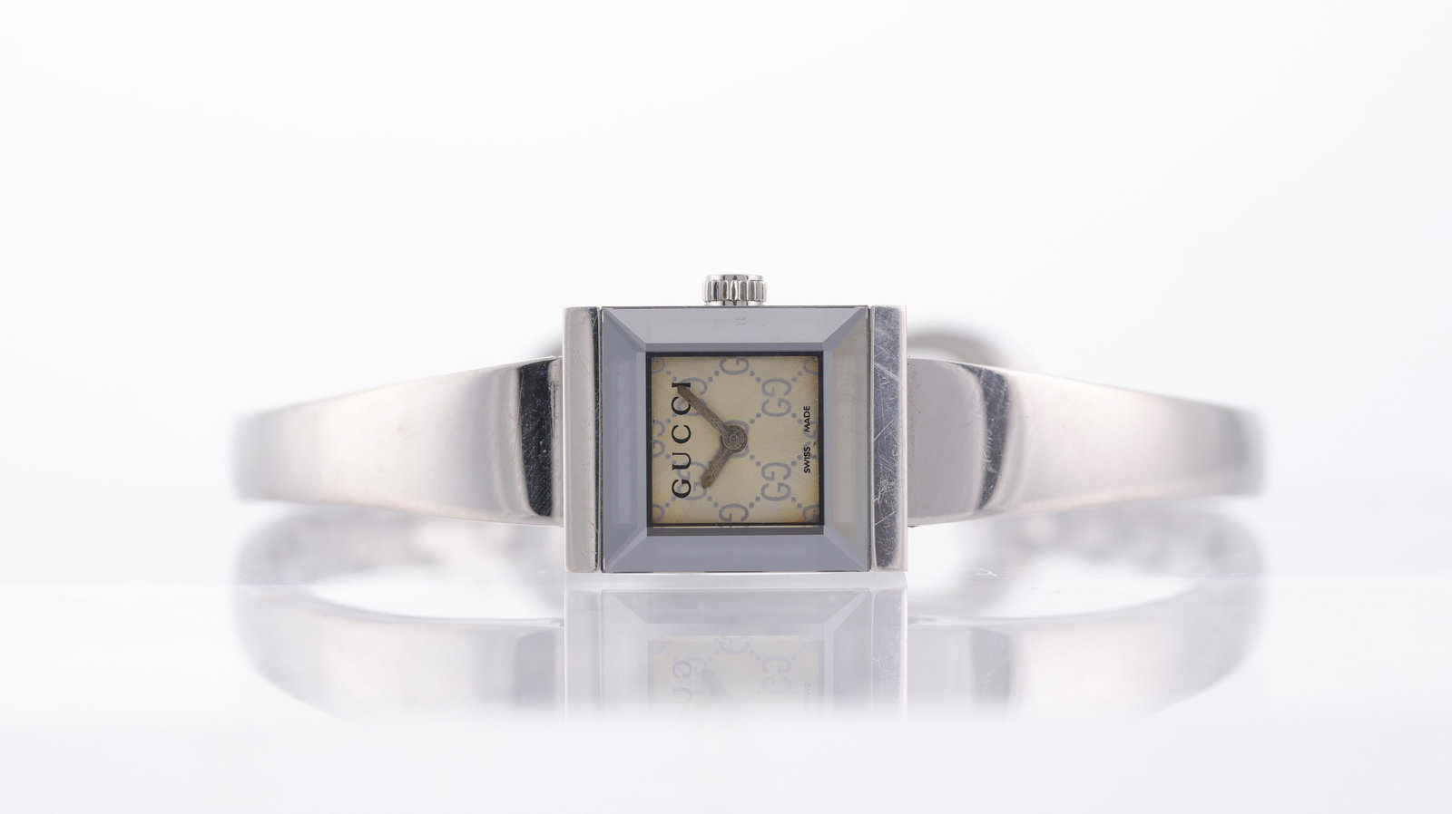 Ladies Gucci G-Frame Ref 128.5: Brand: Gucci Model Name: G-Frame Reference: 128.5 Movement type: Quartz Dial shape: Square Dial colour: Silver