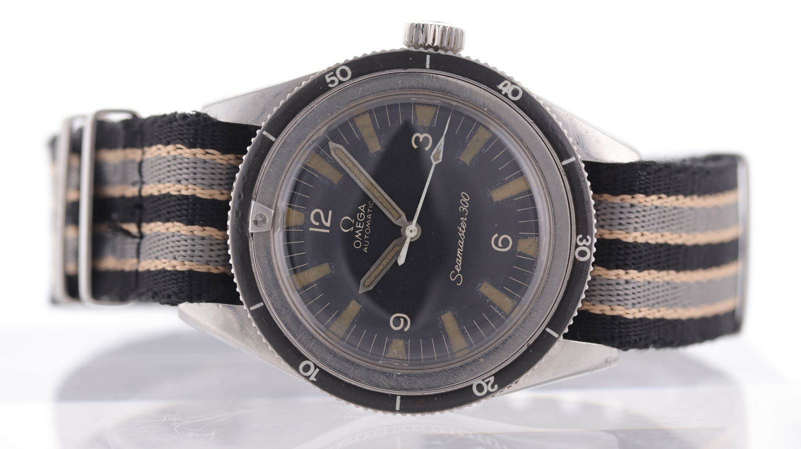 Vintage Omega Seamaster 300 Ref 165.014 Circa 1966: Brand: Omega Model Name: Seamaster 300 Reference: 165.014 Movement type: Automatic Movement calibre: Omega 552 Year: Circa 1966 Dial shape: Circular Dial colour: Black Dial features: Patina baton hour