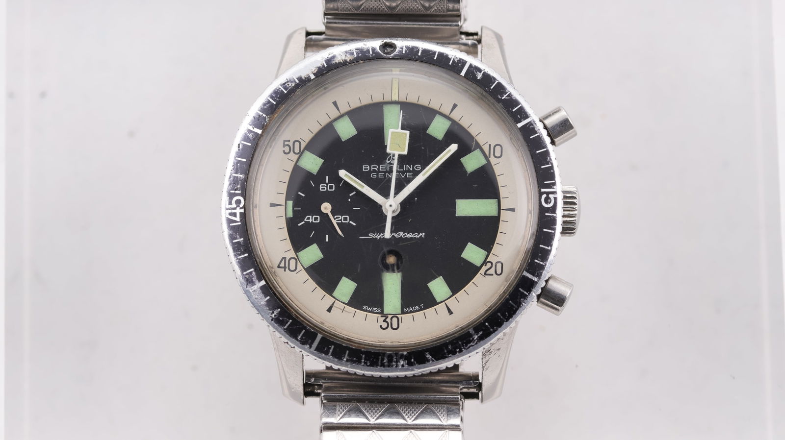 Rare Vintage Breitling Superocean Ref 2005: Brand: Breitling Model Name: Superocean Reference: 2005 Movement type: Manual Wind Movement features: 7731 R , Breitling Signed Dial shape: Circular Dial colour: Black Dial features: Green luminous ho