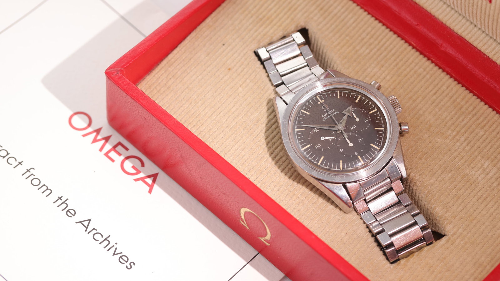 Rare and Important Vintage Omega Speedmaster Ref 2915-2 Broad Arrow with Archives 1958: Brand: Omega Model Name: Speedmaster Reference: 2915-2 Movement type: Manual Wind Movement calibre: Omega 321 Year: 1958 Papers: Archives Dial shape: Circular Dial colour: Tropical Brown Dial features