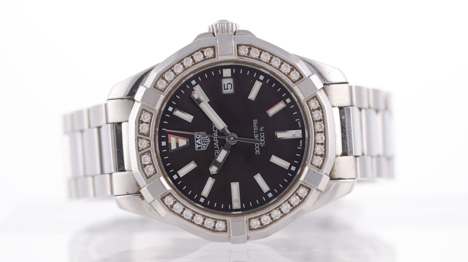Tag Heuer Aquaracer Date with Box and Papers: Brand: Tag Heuer Model Name: Aquaracer Reference: WAY131P Movement type: Quartz Box: Full Box Papers: Full Set Papers Dial shape: Circular Dial colour: Tahitian Pearl Dial features: Pearl dial with ap