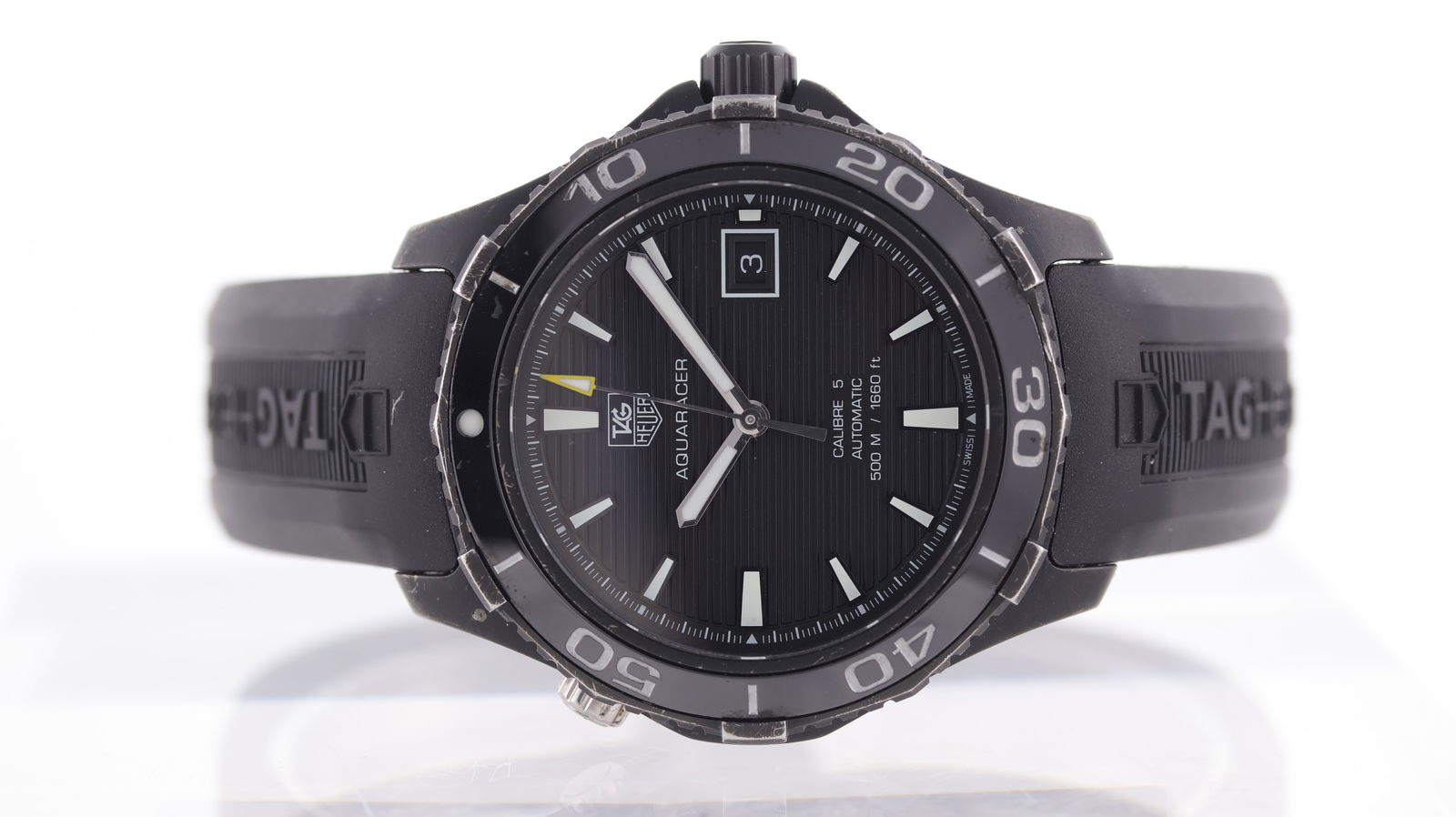 Tag Heuer Aquaracer Ref WAK2180: Brand: Tag Heuer Model Name: Aquaracer Reference: WAK2180 Movement type: Automatic Movement calibre: Sellita SW 200-1 Dial shape: Circular Dial colour: Black Dial features: Lume filled hands and hour