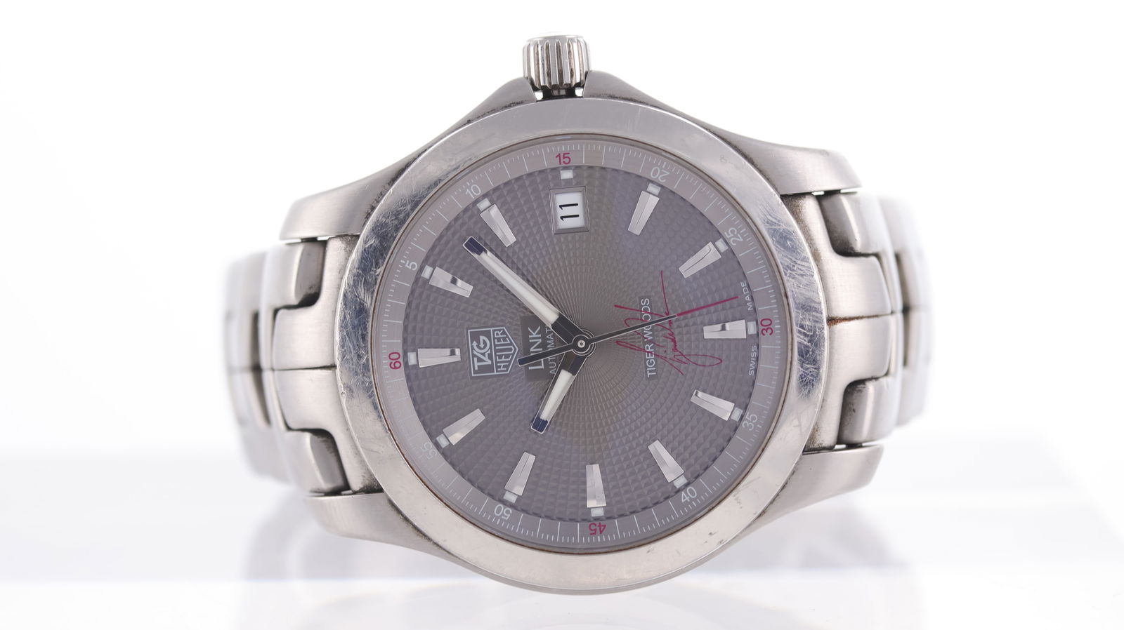 Tag Heuer Link Tiger Woods limited edition Ref WJF2113: Brand: Tag Heuer Model Name: Link Reference: WJF2113 Movement type: Quartz Dial shape: Circular Dial colour: Silver Dial features: radial textured dial baton hur arkers, outer track, date aperture at