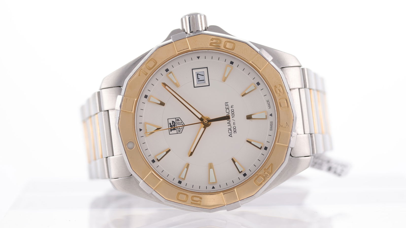 Tag Heuer Aquaracer Ref WAY1151 with Box and Papers 2015: Brand: Tag Heuer Model Name: Aquaracer Reference: WAY1151 Movement type: Quartz Year: 2015 Box: Full Box Papers: Full Set Papers Dial shape: Circular Dial colour: Silver Dial features: Lume fillled ha