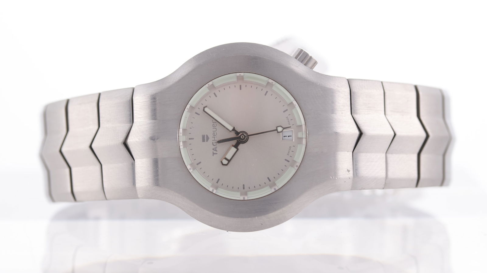 Tag Heuer Alter Ego Ref WP1311: Brand: Tag Heuer Model Name: Alter Ego Reference: WP1311 Movement type: Quartz Dial shape: Circular Dial colour: MOTHER OF PEARL Dial features: Silver hands. Case size: Approx 29mm Case material: Stai