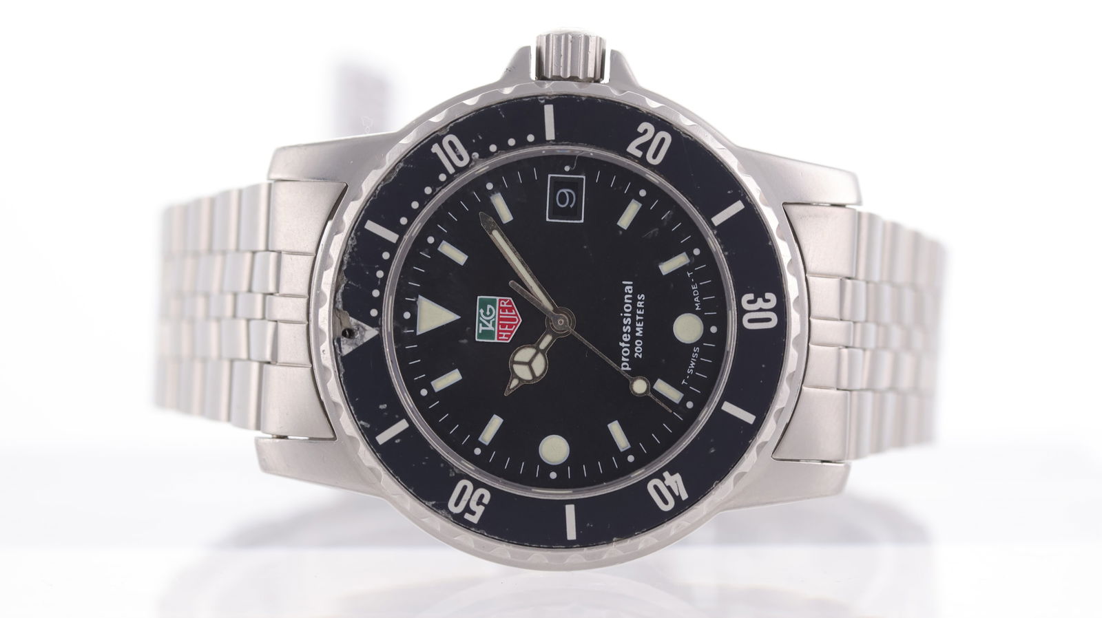 Vintage Tag Heuer 200 Professional Ref 929.213G: Brand: Tag Heuer Model Name: 200 Professional Reference: 929.213G Movement type: Quartz Dial shape: Circular Dial colour: Black Dial features: dot hour markers, quickset date aperture at 3 o'clock Bez