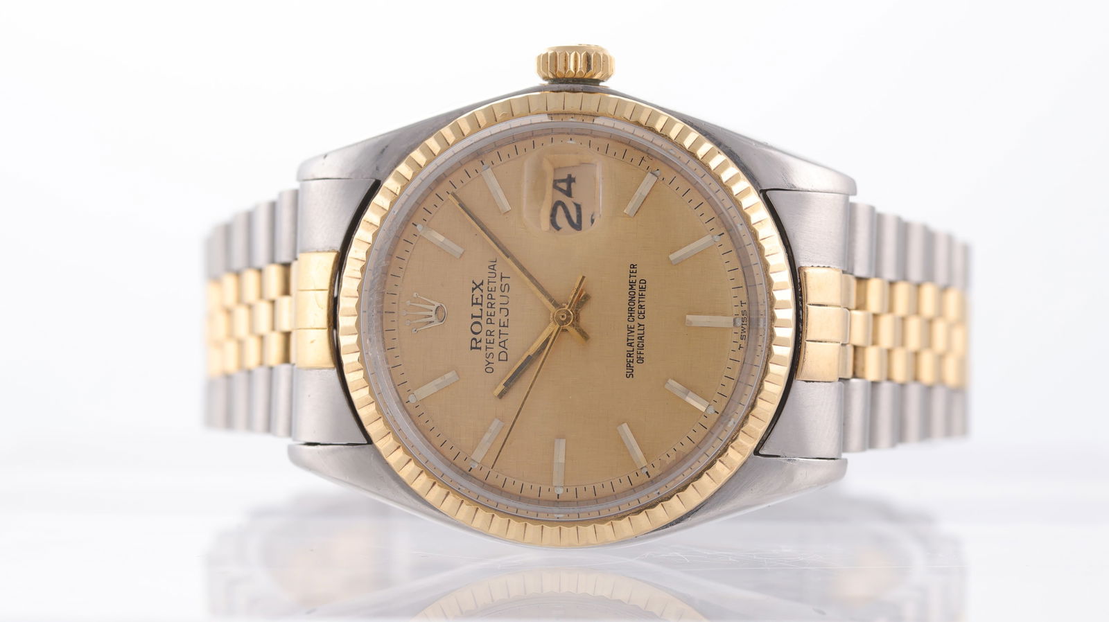 Rolex Datejust 36 Linen Dial Ref 1601 Circa 1970's: Brand: Rolex Model Name: Datejust 36 Reference: 1601 Movement type: Automatic Movement calibre: Rolex 1570 Year: Circa 1970's Dial shape: Circular Dial colour: Champagne Dial features: Linen Pie pan d