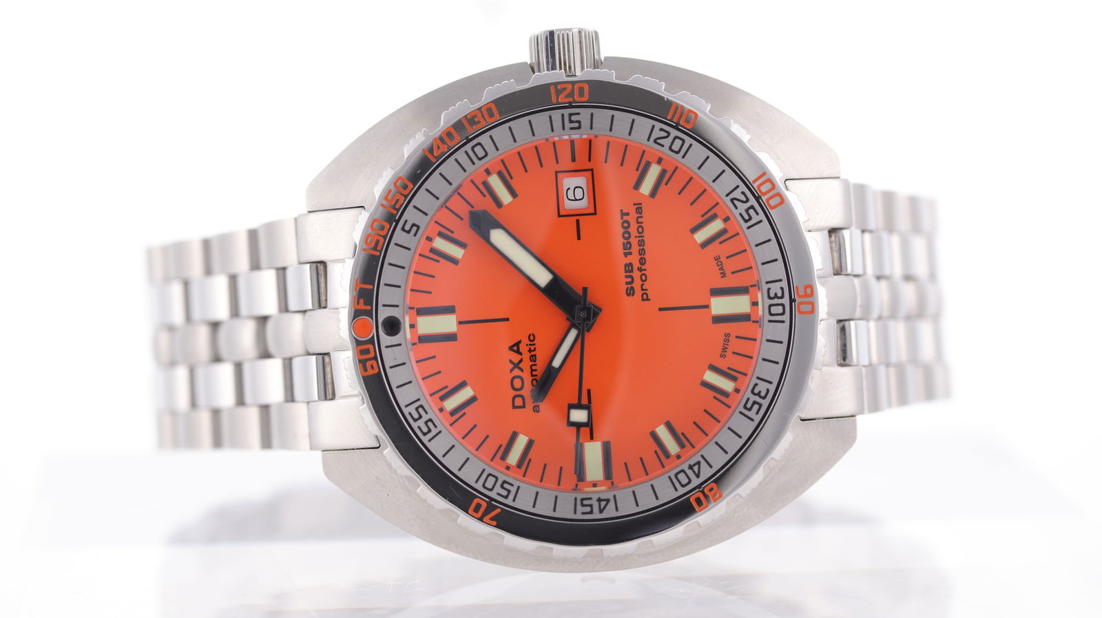 Doxa 1500T Professional Ref 883.10.351.10 with Box and Papers 2024: Brand: Doxa Model Name: 1500T Professional Reference: 883.10.351.10 Movement type: Automatic Year: 2024 Box: Full Box Papers: Full Set Papers Dial shape: Circular Dial colour: Orange Dial features: Gl
