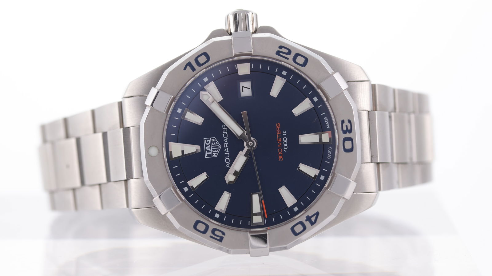 Tag Heuer Aquaracer Ref WBD1112 with Box and Papers 2019: Brand: Tag Heuer Model Name: Aquaracer Reference: WBD1112 Movement type: Quartz Year: 2019 Box: Full Box Papers: Full Set Papers Dial shape: Circular Dial colour: Blue Dial features: Sunburst dial wit