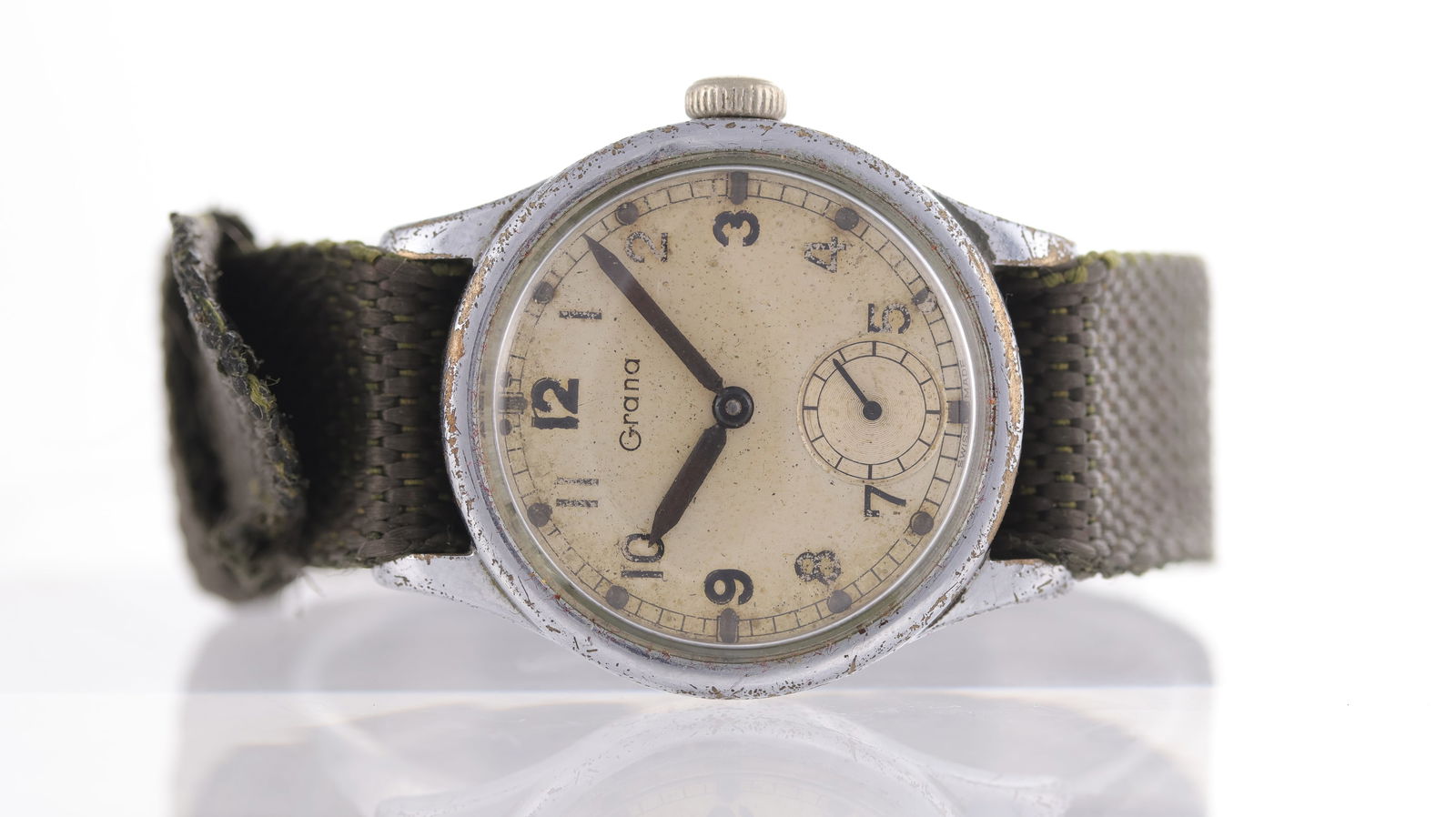 Vintage Grana British Military WWII Circa 1940's: Brand: Grana Model Name: Military Movement type: Manual Wind Movement calibre: Grana K.F320 Year: Crica 1940's Dial shape: Circular Dial colour: White Dial features: Arabic numerals, subsidiary second