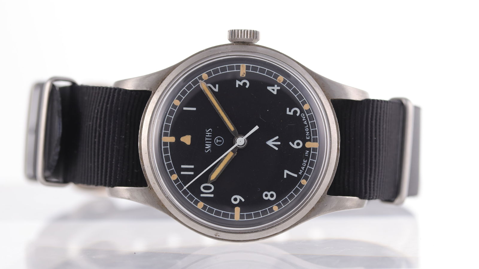 Smiths British Army W10 Military Watch 1970: Brand: Smiths Model Name: W10 Military Watch Reference: W10/6645-99-961-4045 Movement type: Manual Wind Movement calibre: Smiths 60466E Movement features: Made in England Year: 1970 Dial shape: Circul