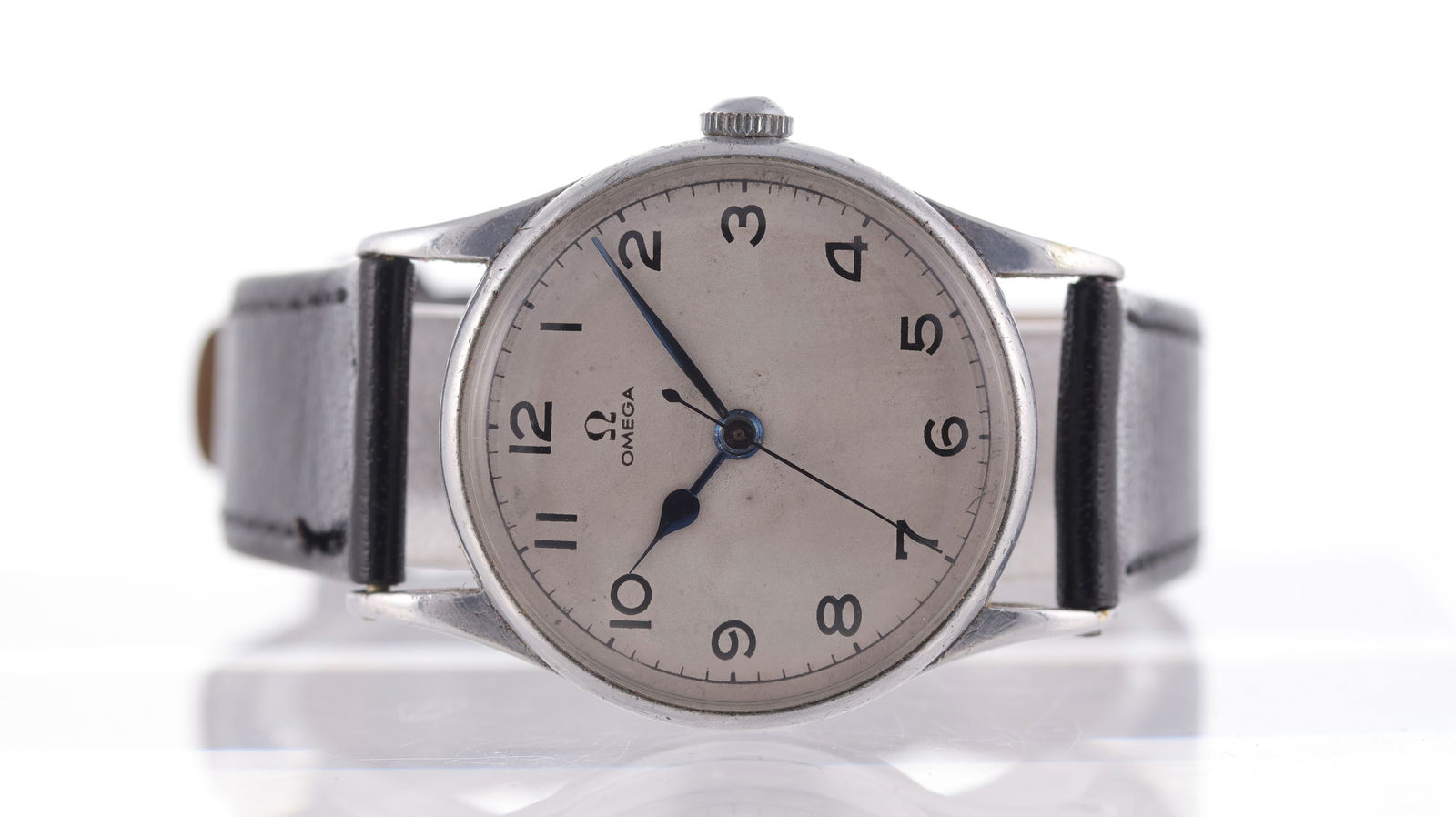 Vintage Omega 6B/159 Military WWII RAF Pilot's Watch Circa 1940's: Brand: Omega Model Name: Military RAF WWII Pilot's Watch Reference: 6B/159 Movement type: Manual Wind Year: Circa 1940's Dial shape: Circular Dial colour: White Dial features: White patina dial with a