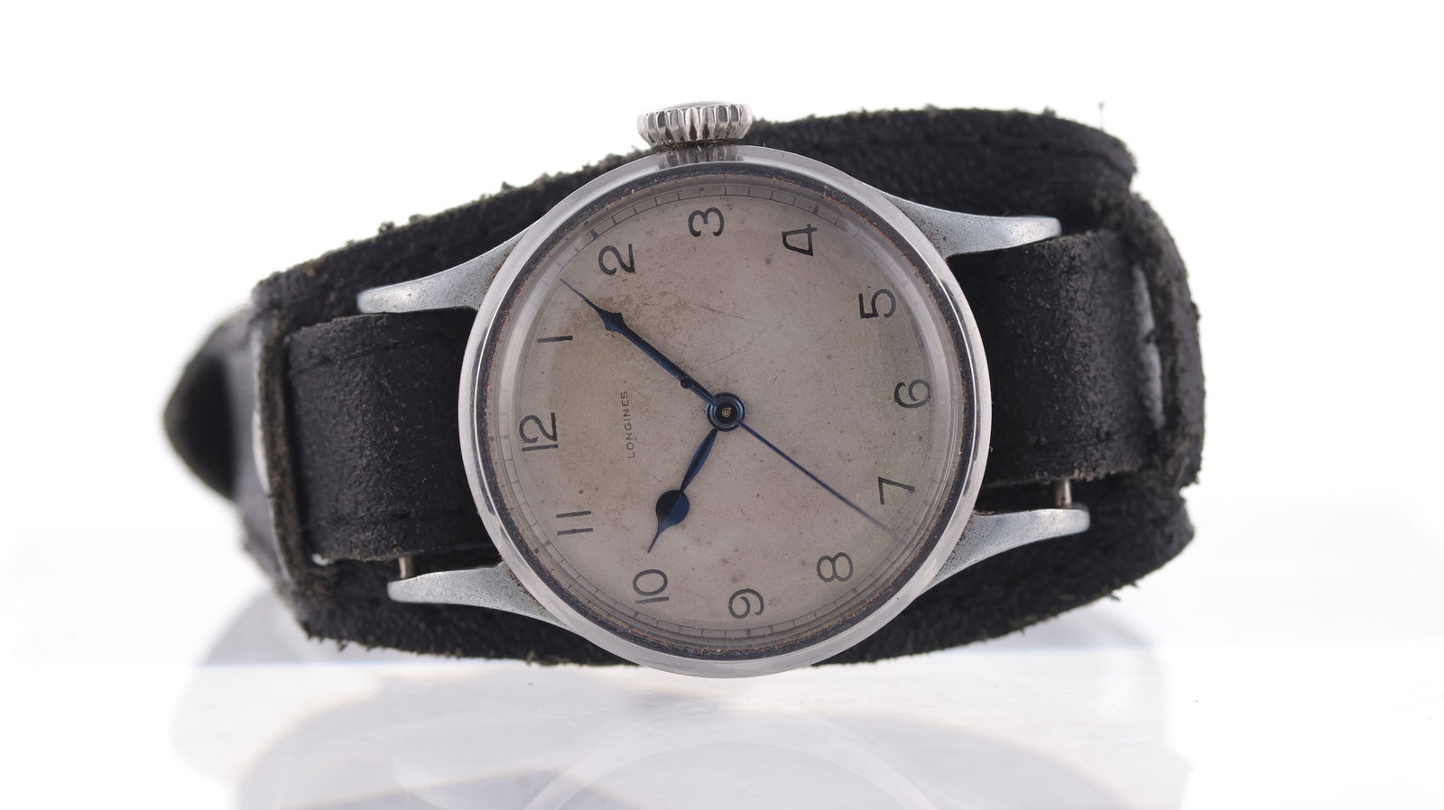 Vintage Longines Military A.M 6B/159 RAF Pilots Watch 1943: Brand: Longines Model Name: Military Reference: A.M 6B/159 Movement type: Manual Wind Movement calibre: Longines 12.68N Year: 1943 Dial shape: Circular Dial colour: White Dial features: Patina dial, l