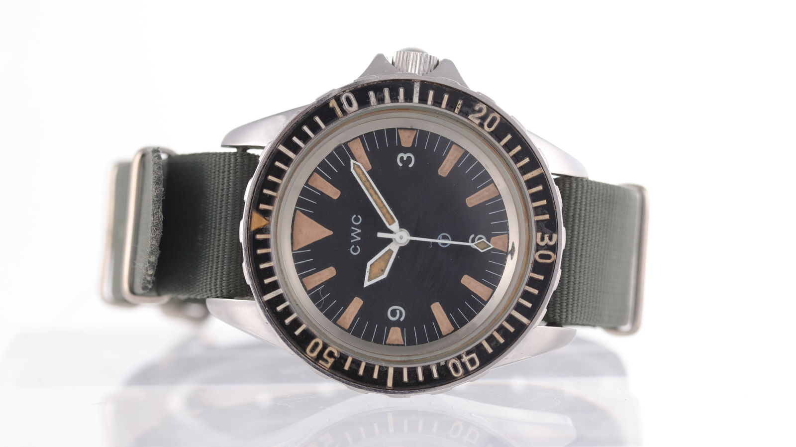 Rare and Interesting CWC Automatic Diver 'Hong Kong Special' 1984: Brand: CWC Model Name: Diver 'Hong Kong Special' Movement type: Automatic Movement calibre: Cwc AS 1479 Year: 1984 Dial shape: Circular Dial colour: Black Dial features: Circle T tritium dial with lov