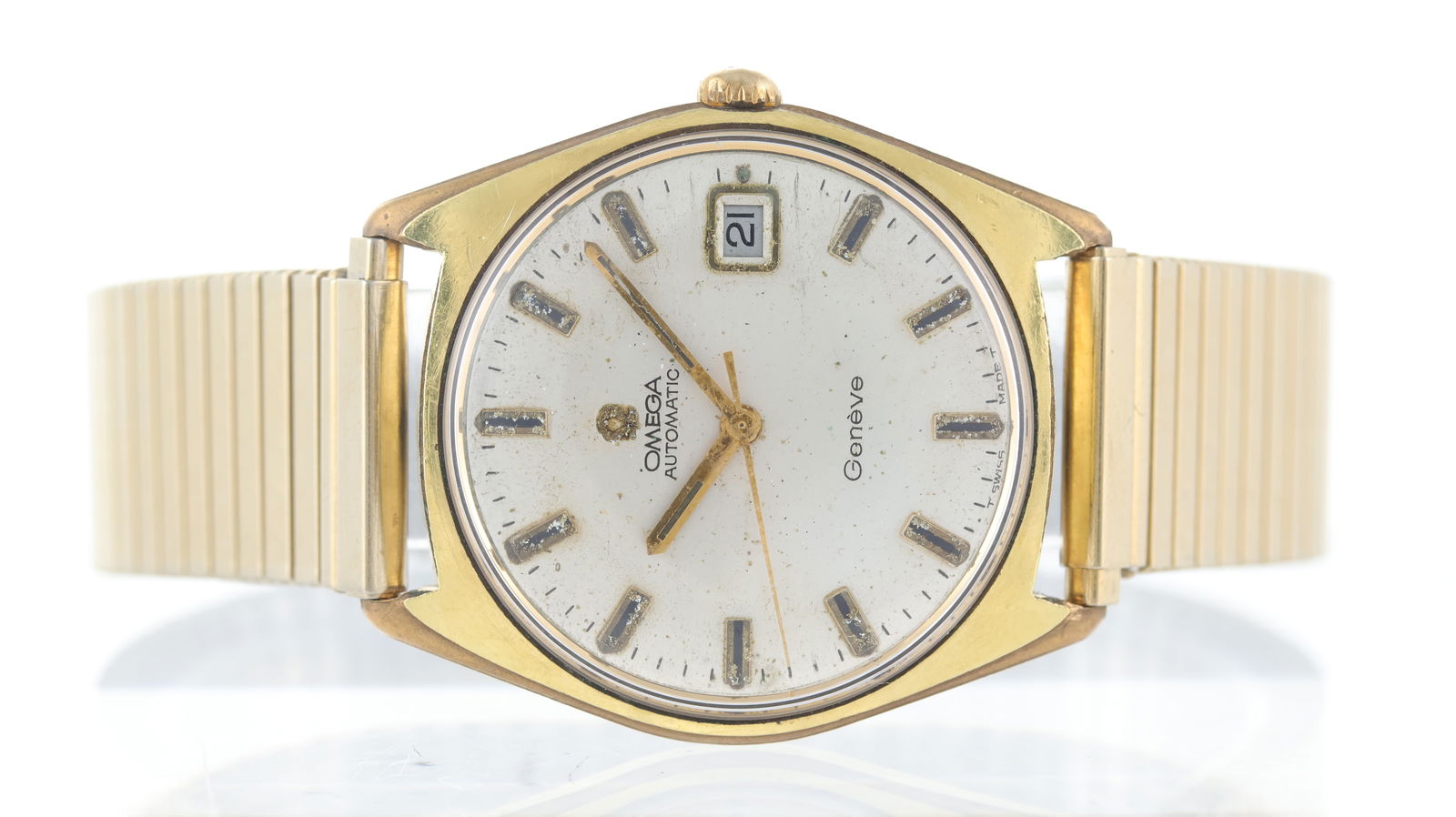 *To Be Sold Without Reserve* Vintage Omega Geneve Ref 166041 1969: Brand: Omega Model Name: Geneve Reference: 166041 Movement type: Automatic Movement calibre: Omega 565 Year: 1969 Dial shape: Circular Dial colour: Silver Patina Dial features: Applied baton