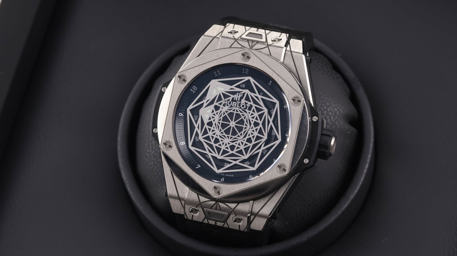 Limited Edition Hublot Big Bang Sang Bleu Titanium of 200 Pieces Ref 415.NX.1112.VR.MXM16 with Box C: Brand: Hublot Model Name: Big Bang Sang Bleu Reference: 415.NX.1112.VR.MXM16 Movement type: Automatic Movement calibre: Hublot Unico movement Movement features: Geometric 360 degree rotor