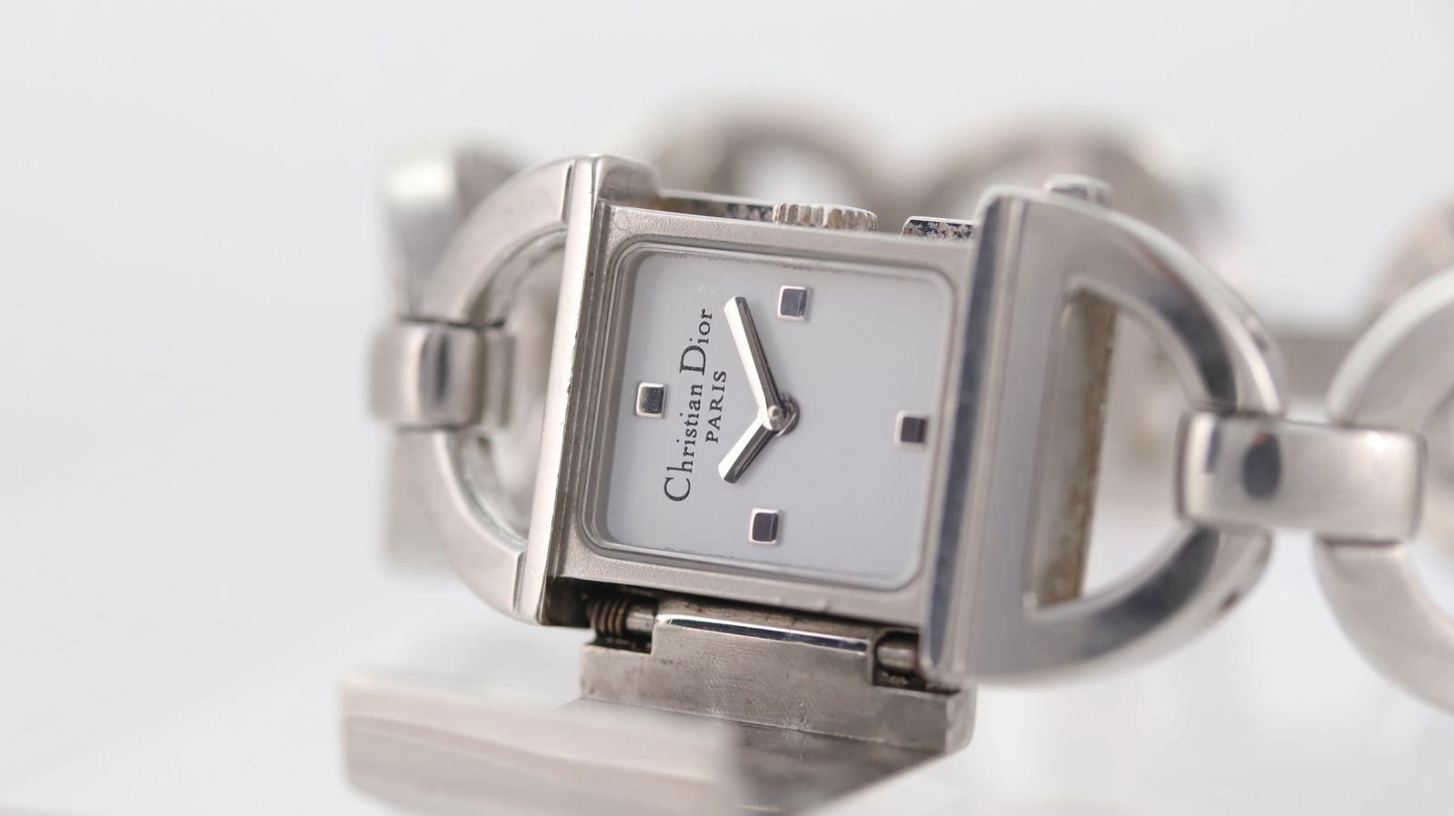 Ladies Christian Dior Pandiora Ref 4946: Brand: Christian Dior Model Name: Pandiora Reference: 4946 Movement type: Quartz Dial shape: Rectangular Dial colour: