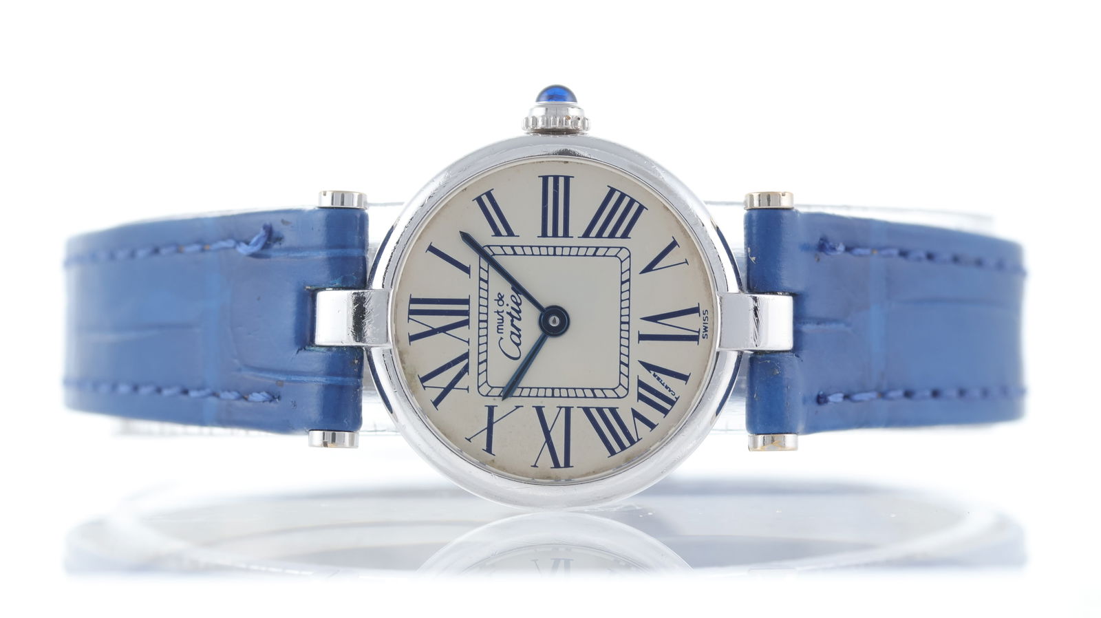 Cartier Must De Cartier Ref 1850: Brand: Cartier Model Name: Must De Cartier Reference: 1850 Movement type: Quartz Dial shape: Circular Dial colour: Cream Dial features: Roman numerals Case size: 24mm Case material: Vermeil 925 silver