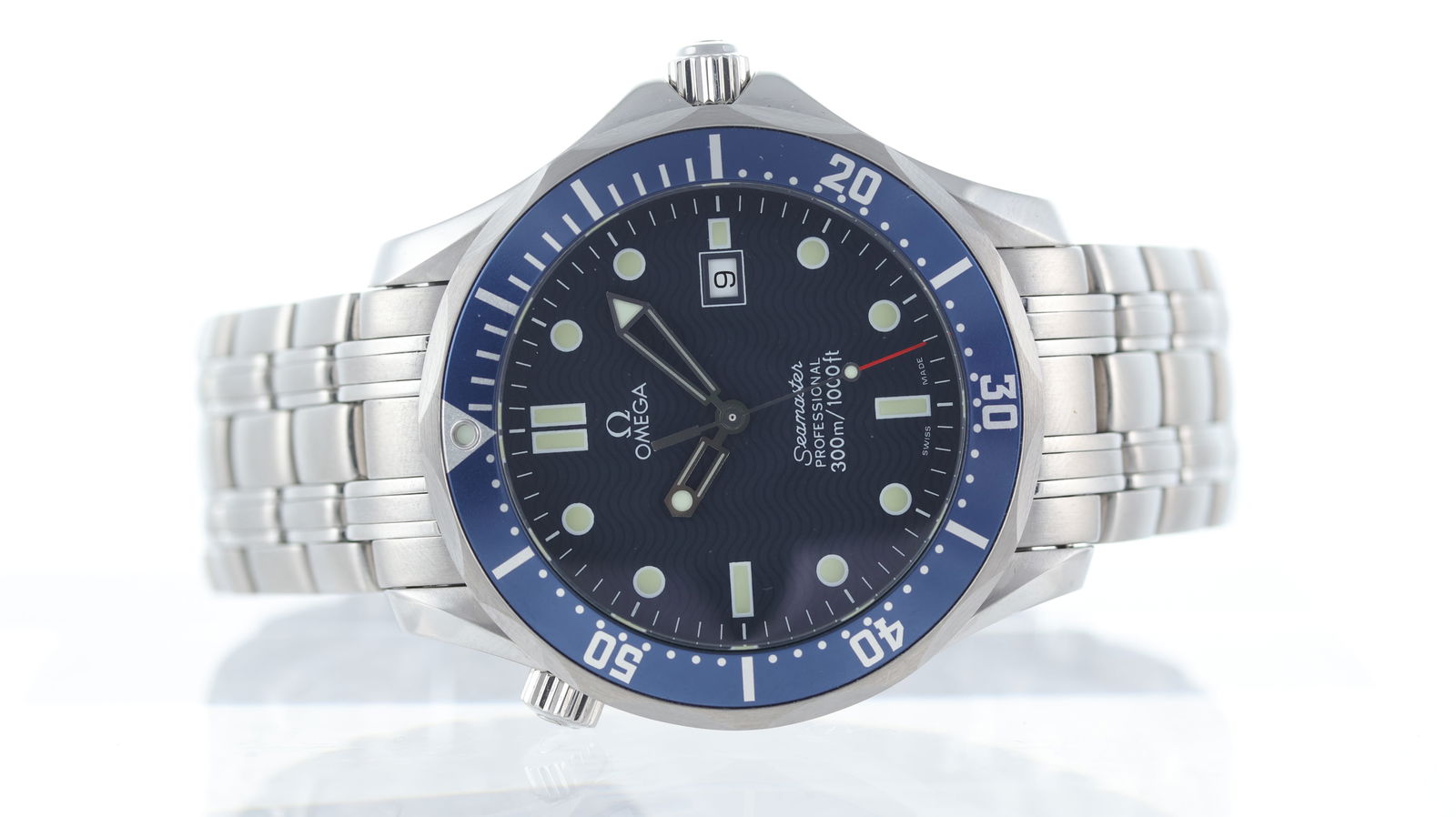 Omega Seamaster Professional Ref 2541.80.00 with Box and Papers 2002: Brand: Omega Model Name: Seamaster Professional Reference: 2541.80.00 Movement type: Quartz Movement calibre: Omega 1538 Year: 2002 Box: Full Box Papers: Full Set Papers Dial shape: Circular Dial colo