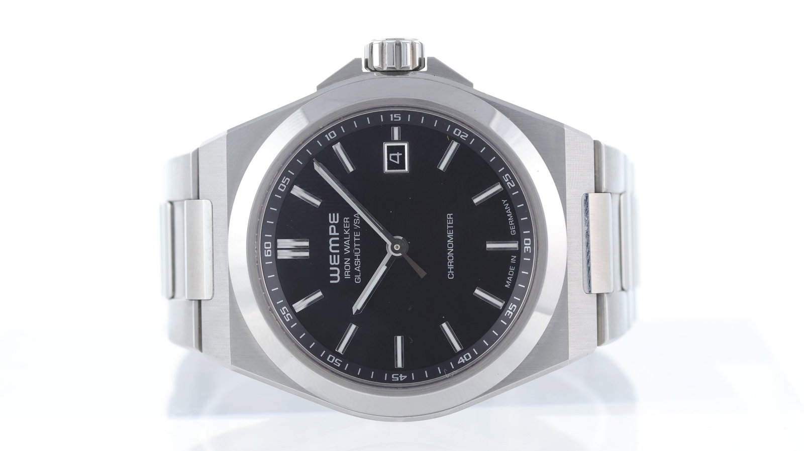 Wempe Iron Walker with Box and Papers 2021: Brand: Wempe Model Name: Iron Walker Movement type: Automatic Year: 2021 Box: Full Box Papers: Full Set Papers Dial shape: Circular Dial colour: Black Dial features: Baton hour markers with a lume ins