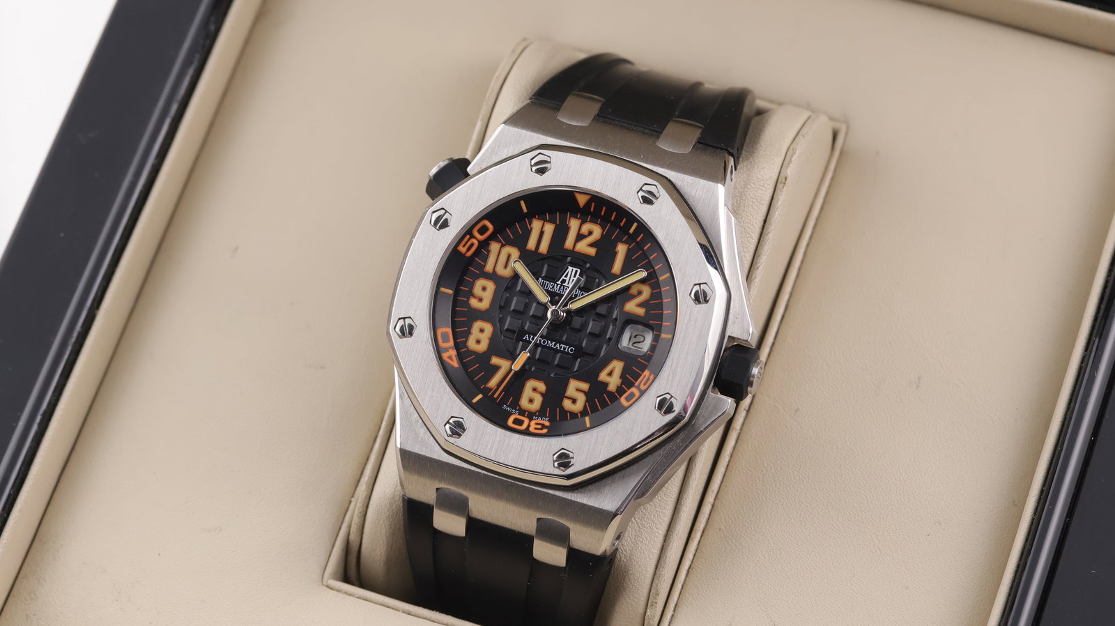 Limited Edition Audemars Piguet Royal Oak Offshore Diver Boutique Edition with Box and Papers 2006 (1 of 9)