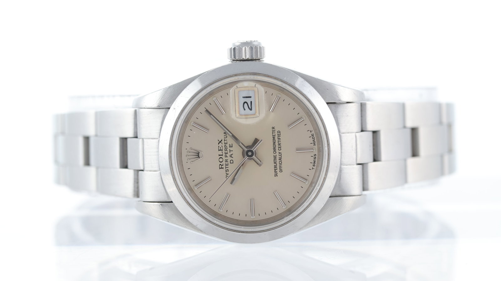 Ladies Rolex Oyster Perpetual Date Ref 69160 Circa 1991: Brand: Rolex Model Name: Oyster Perpetual Date Reference: 69160 Movement type: Automatic Movement calibre: Rolex 2135 Year: Circa 1991 Dial shape: Circular Dial colour: Sunburst, Silver Dial features: