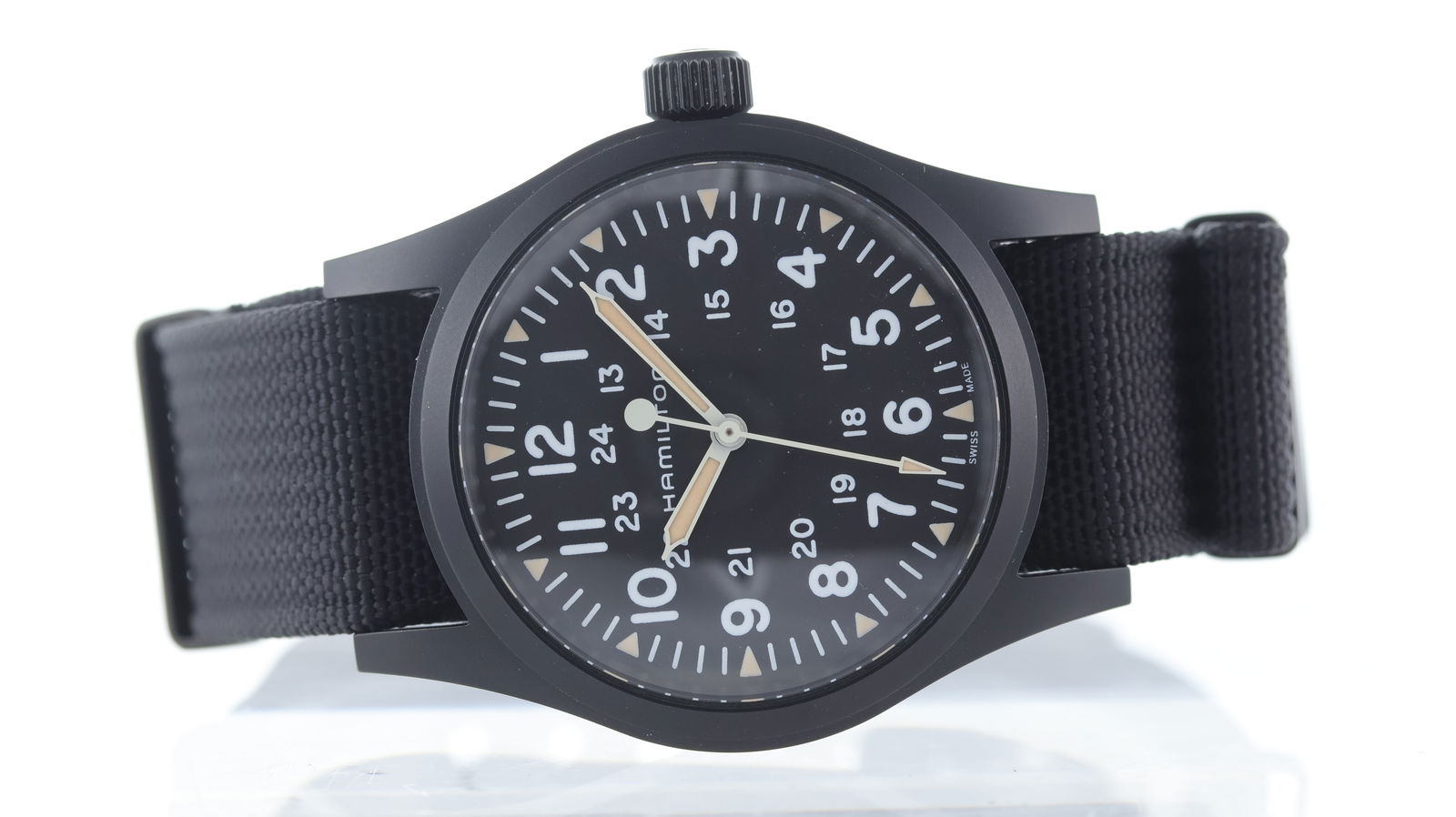 Hamilton Field Mechanical Ref H694090: Brand: Hamilton Model Name: Field Mechanical Reference: H694090 Movement type: Manual Wind Dial shape: Circular Dial colour: Black Dial features: Arabic numerals, hour markers, arrow markers, inner 24