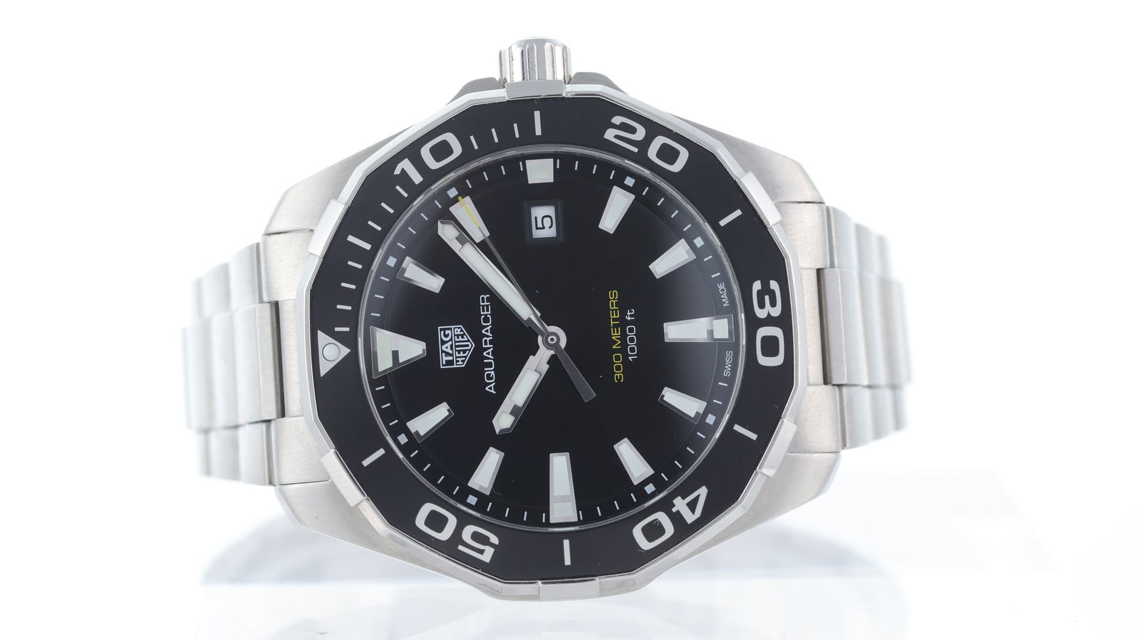 Tag Heuer Aquaracer Ref WAY101A: Brand: Tag Heuer Model Name: Aquaracer Reference: WAY101A Movement type: Quartz Dial shape: Circular Dial colour: Black Dial features: Silver/Lume hands and baton hour markers. Date aperture at 3 o'cl