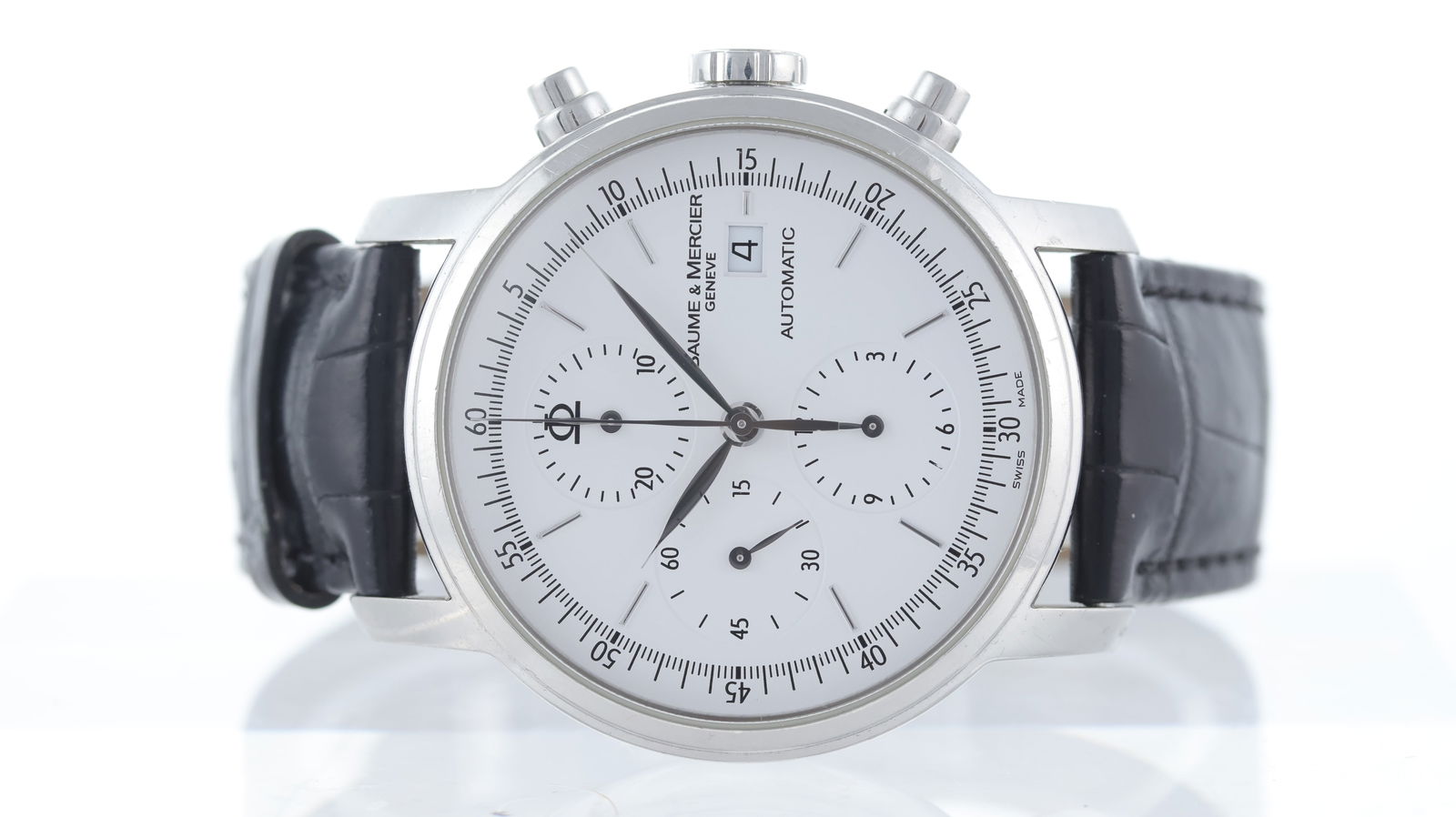 Baume & Mercier Classima Ref 65533: Brand: Baume & Mercier Model Name: Classima Reference: 65533 Movement type: Automatic Dial shape: Circular Dial colour: White Dial features: Silver baton hour markers. Outer minutes track. Date apertu