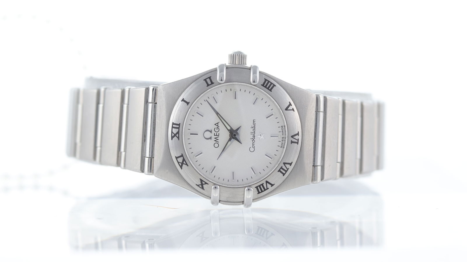 Ladies Omega Constellation: Brand: Omega Model Name: Constellation Movement type: Quartz Dial shape: Circular Dial colour: Silver Dial features: Diamond patterned dial with applied baton hour markers. Bezel: Roman numeral fixed
