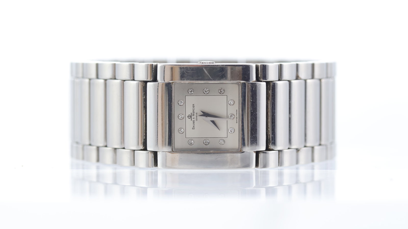 Ladies Baume & Mercier Catwalk Ref MV045219: Brand: Baume & Mercier Model Name: Catwalk Reference: MV045219 Movement type: Quartz Dial shape: Square Dial colour: Silver Dial features: Silver hands , stone set hour mar