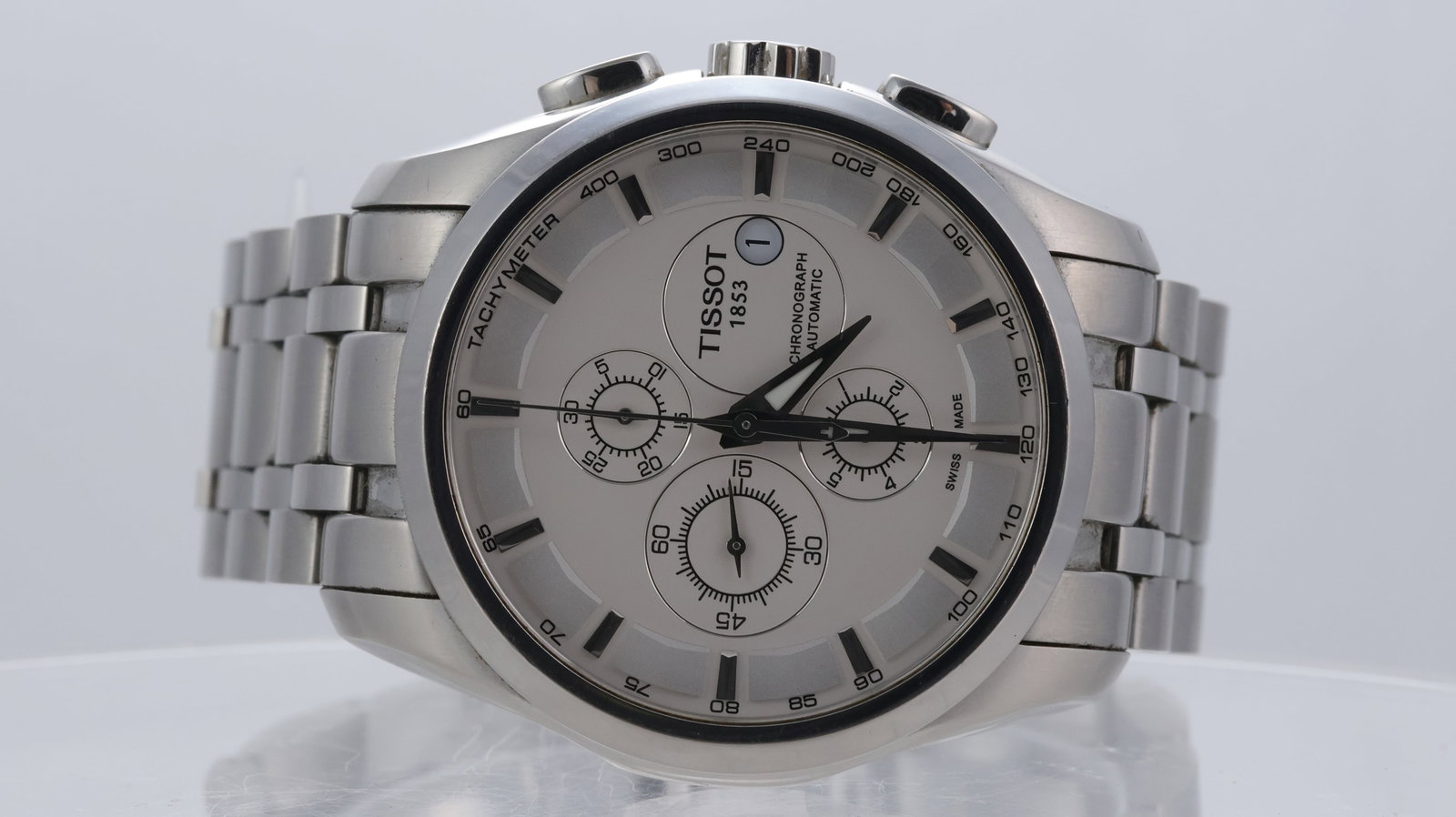 Tissot Couturier Automatic Chronograph Ref T035627A: Brand: Tissot Model Name: Couturier Reference: T035627A Movement type: Automatic Dial shape: Circular Dial colour: Silver Dial features: Faceted baton hour markers. Date apertu