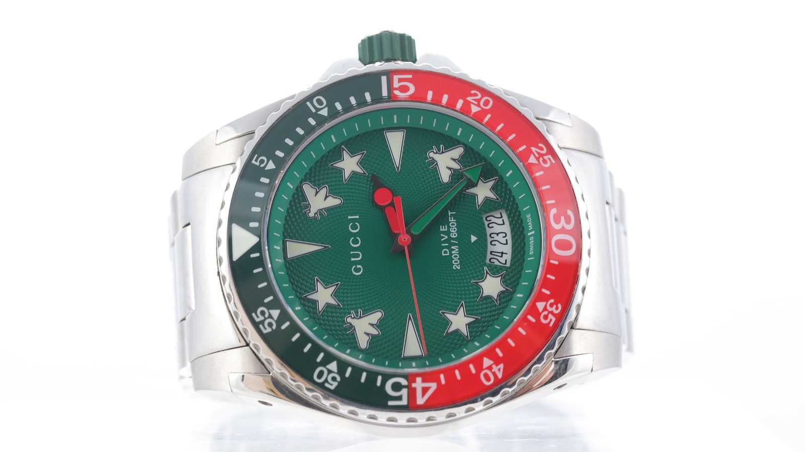 Gucci Dive Quartz Date Ref 136.2: Brand: Gucci Model Name: Dive Reference: 136.2 Movement type: Quartz Dial shape: Circular Dial colour: Green Dial features: Green guilloche dial with gucci symbols as hour mark
