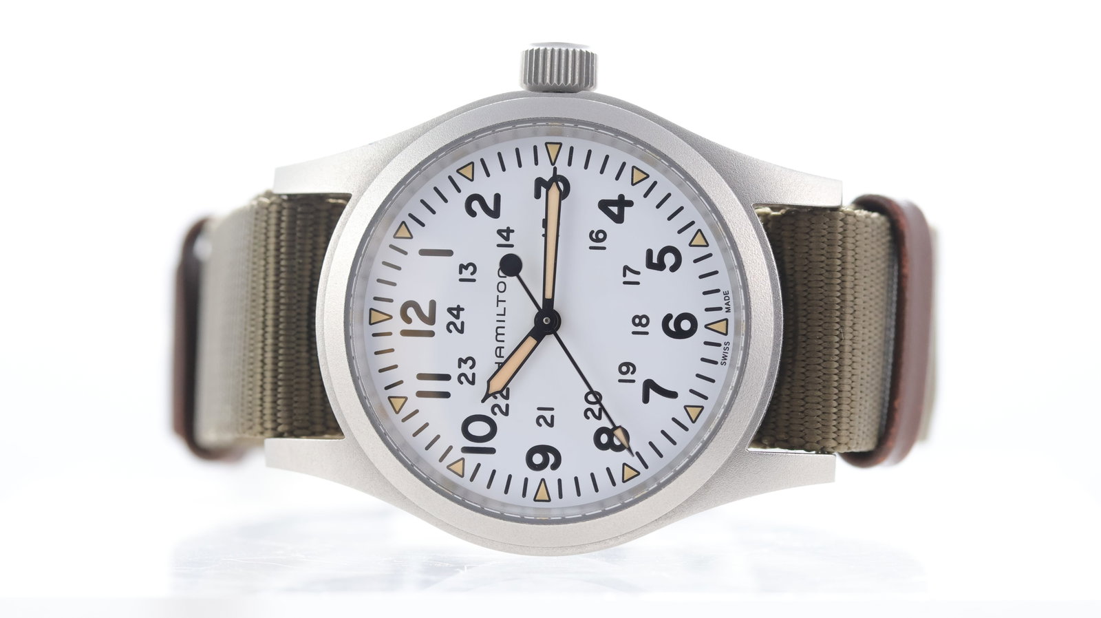 Hamilton Khaki Field Ref H694390: Brand: Hamilton Model Name: Khaki Field Reference: H694390 Movement type: Manual Wind Dial shape: Circular Dial colour: White Dial features: Arabic numerals, faux patina hands
