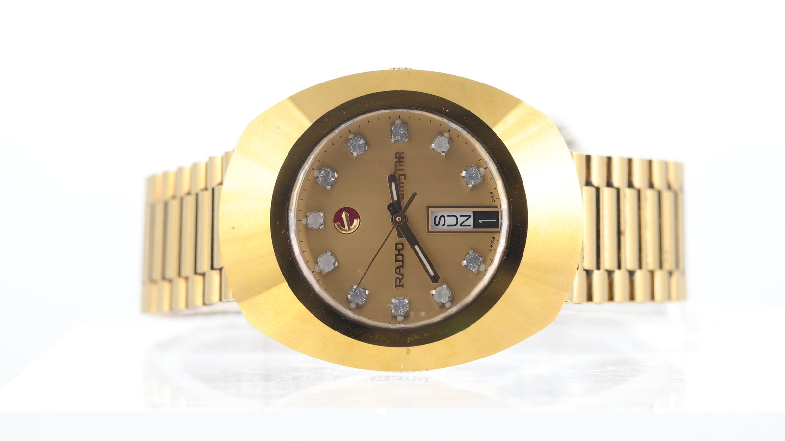 Rado Diastar Ref 648.0413.3: Brand: Rado Model Name: Diastar Reference: 648.0413.3 Movement type: Automatic Dial shape: Circular Dial colour: Champagne Dial features: Gold tone hands with diamond hour markers. Day and date