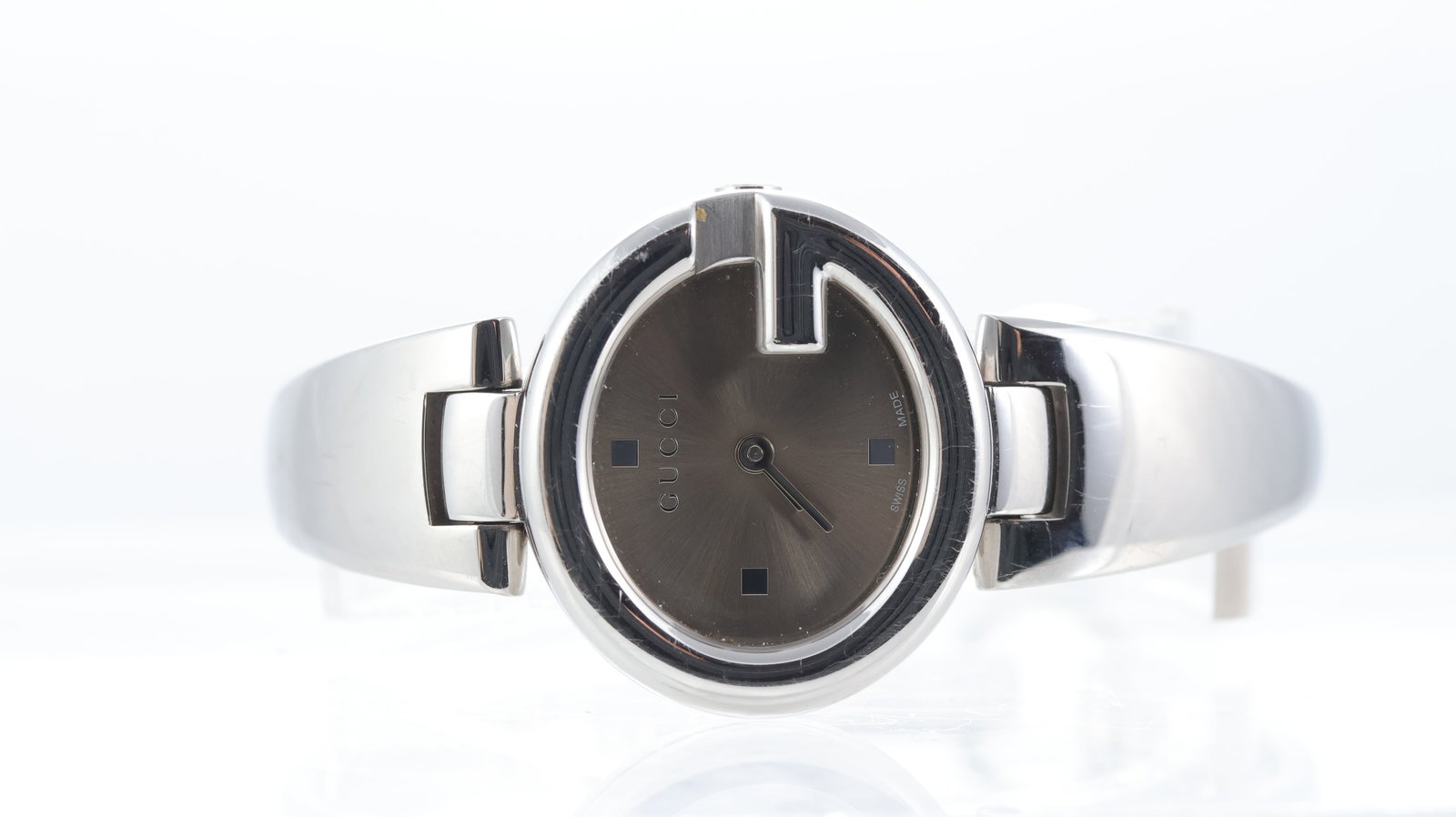 Gucci Dress Watch Ref 134.5: Brand: Gucci Model Name: Dress Watch Reference: 134.5 Movement type: Quartz Dial shape: Circular Dial colour: Grey Dial features: Sunburst grey, quarter hour markers Case size: