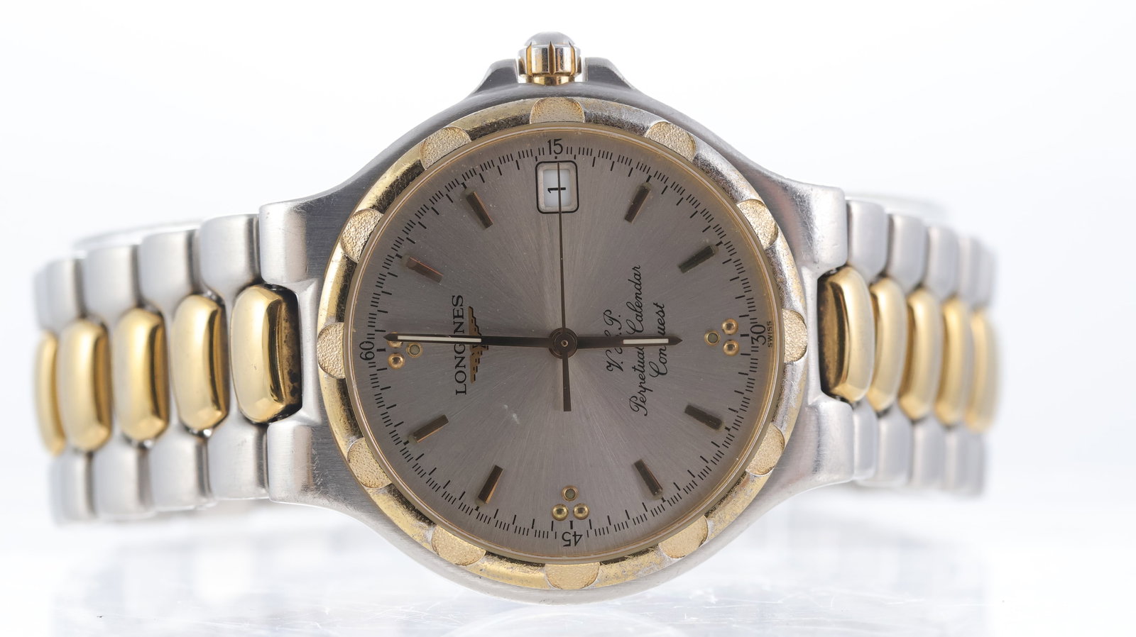 Longines Conquest V.H.P. Ref L1.627.3: Brand: Longines Model Name: Conquest V.H.P. Reference: L1.627.3 Movement type: Quartz Movement calibre: 01 Dial shape: Circular Dial colour: Grey Dial features: Baton hour markers, date aperture at 3