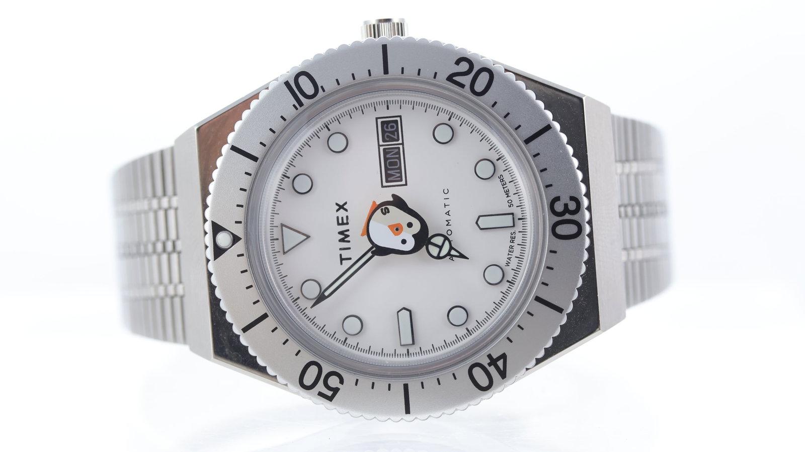 Timex X Seconde/Seconde 'iykyk' Episode 6 Penguin with Box: Brand: Timex Model Name: Seconde/Seconde Penguin Reference: Episode 6 Movement type: Automatic Box: Full Box Dial shape: Circular Dial colour: White Dial features: Spinning penguin centre seconds.