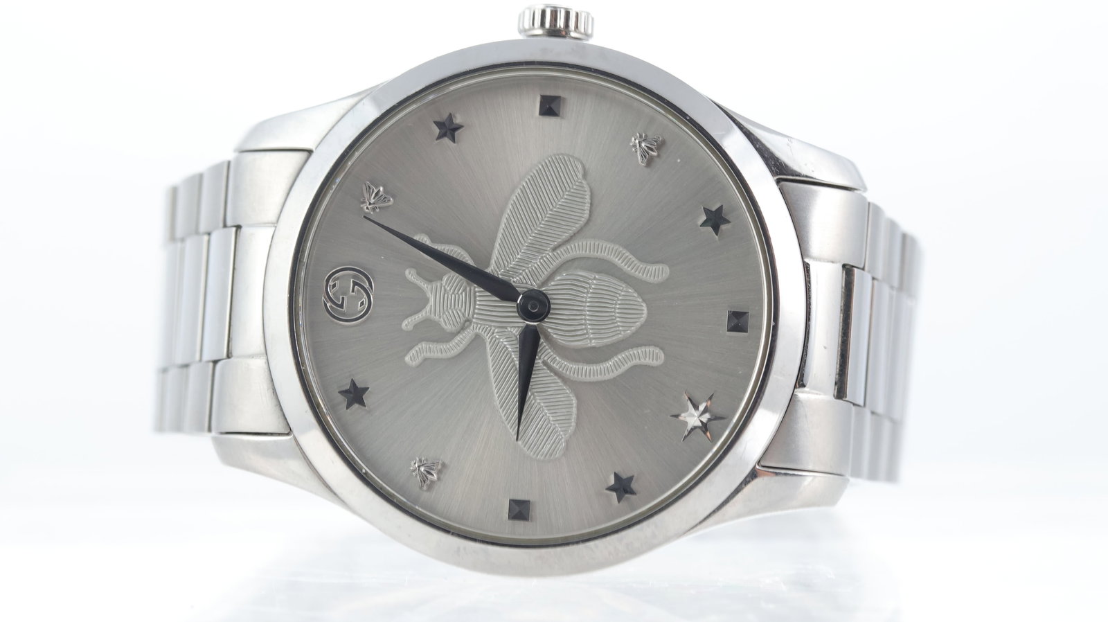 Gucci G Timeless Ref 126.4: Brand: Gucci Model Name: G Timeless Reference: 126.4 Movement type: Quartz Dial shape: Circular Dial colour: Silver Dial features: Textured Gucci bee dial, Gucci symbol hour ma