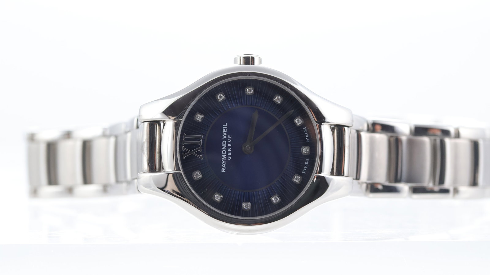 Ladies Raymond Weil Noemia Ref 5124: Brand: Raymond Weil Model Name: Noemia Reference: 5124 Movement type: Quartz Dial shape: Circular Dial colour: Blue Dial features: Radial dial, diamond dot hour markers