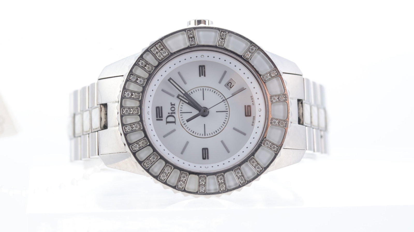 Christian Dior Christal Ref CD113412: Brand: Christian Dior Model Name: Christal Reference: CD113412 Movement type: Quartz Dial shape: Circular Dial colour: White Dial features: Baton and Arabic numeral hour marke